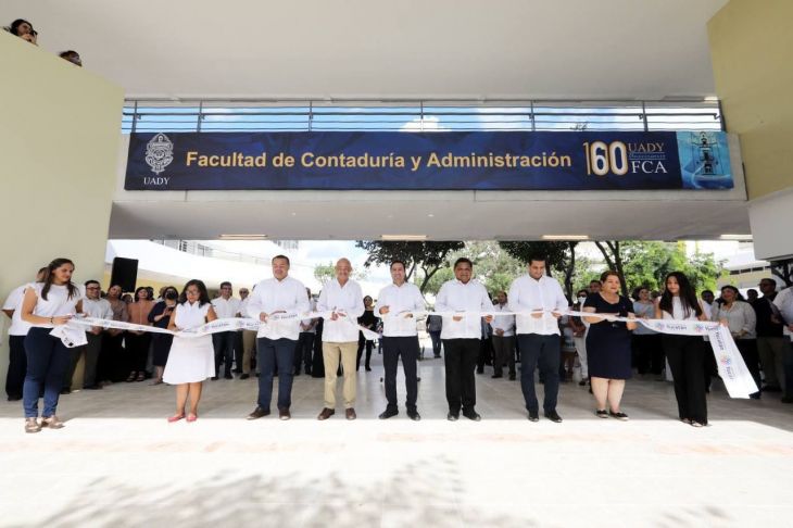 Vila Dosal inaugura nuevo edificio de la FCA UADY